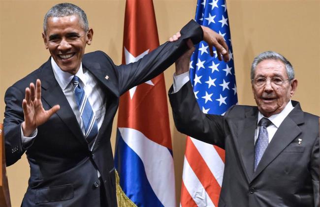 Những khoảnh khắc ấn tượng trong 2 nhiệm kỳ của Tổng thống Obama ảnh 18