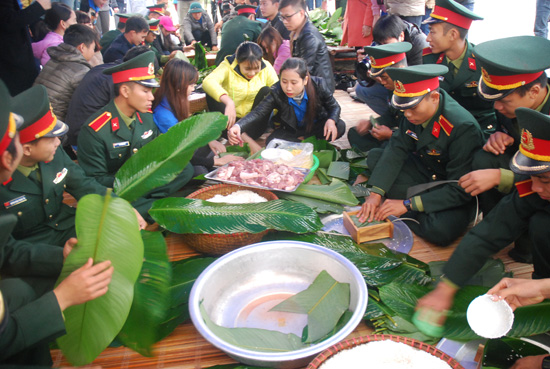 “Gói bánh chưng xanh cùng người nghèo ăn Tết” ảnh 1