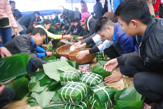 “Gói bánh chưng xanh cùng người nghèo ăn Tết” ảnh 2