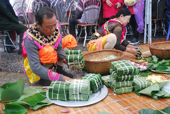 “Gói bánh chưng xanh cùng người nghèo ăn Tết” ảnh 3
