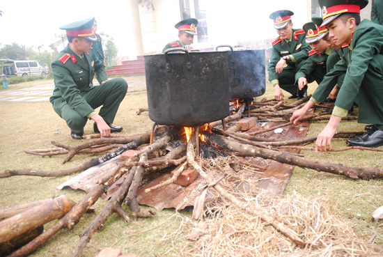 “Gói bánh chưng xanh cùng người nghèo ăn Tết” ảnh 4