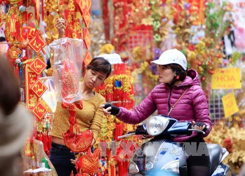 Sôi động thị trường phục vụ lễ cúng ông Công ông Táo ảnh 1
