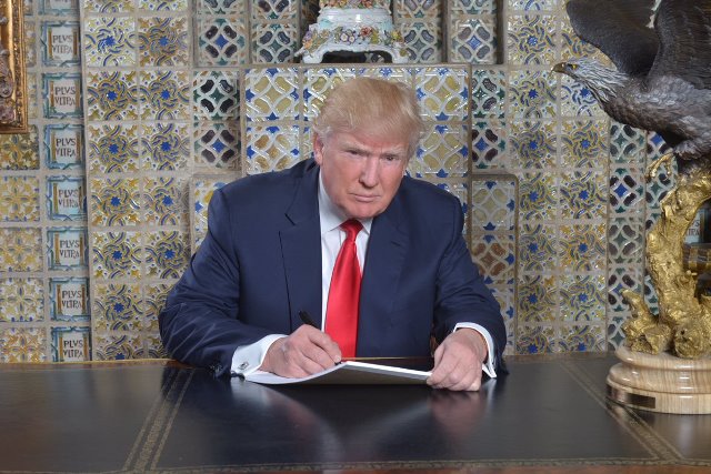 Ông Trump sẽ ký văn kiện gì trong ngày đầu làm Tổng thống? ảnh 1