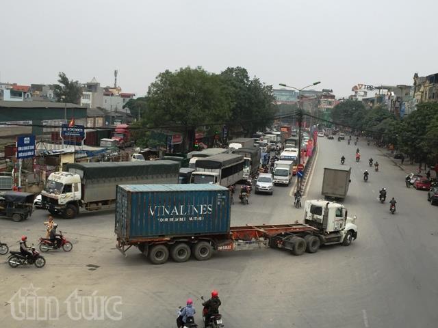 Người dân ùn ùn về quê, nhiều tuyến đường bị ùn tắc ảnh 3