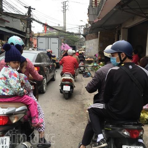 Người dân ùn ùn về quê, nhiều tuyến đường bị ùn tắc ảnh 5