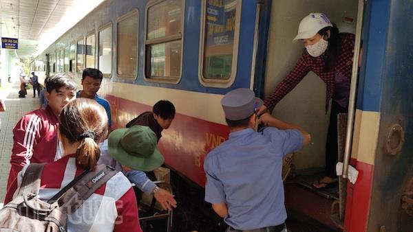 Vận tải căng sức phục vụ hành khách dịp Tết ảnh 3