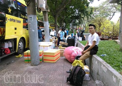Thành phố Hồ Chí Minh: 'Xe dù', 'bến cóc' lộng hành từ nội đô đến cửa ngõ ảnh 2