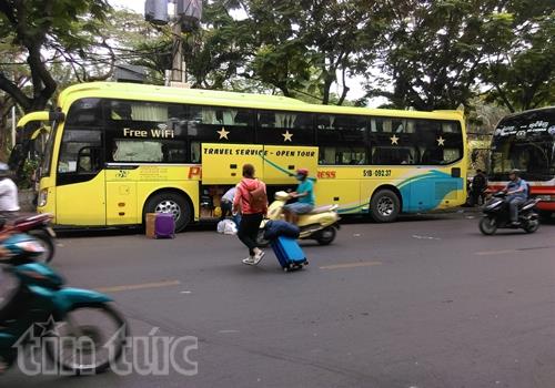 Thành phố Hồ Chí Minh: 'Xe dù', 'bến cóc' lộng hành từ nội đô đến cửa ngõ ảnh 3