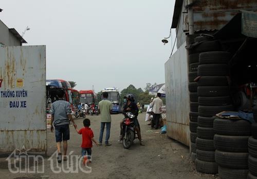 Thành phố Hồ Chí Minh: 'Xe dù', 'bến cóc' lộng hành từ nội đô đến cửa ngõ ảnh 6