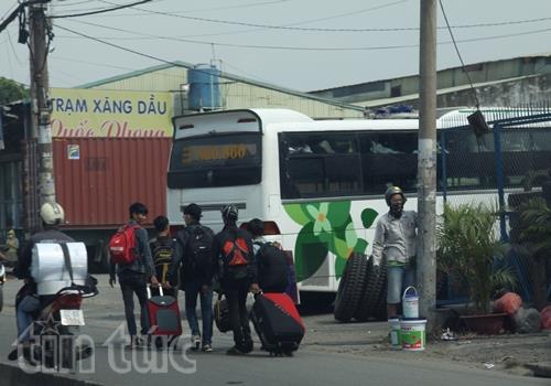 Thành phố Hồ Chí Minh: 'Xe dù', 'bến cóc' lộng hành từ nội đô đến cửa ngõ ảnh 8