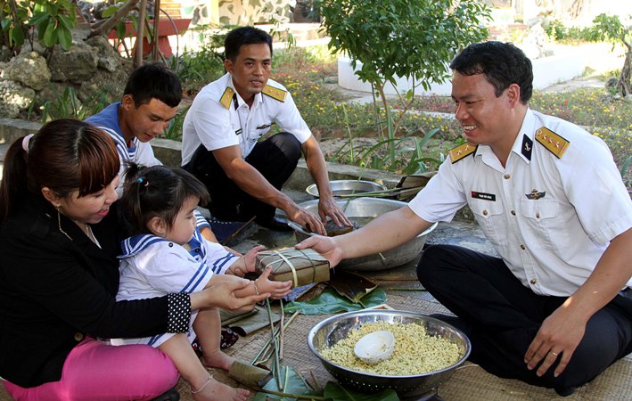  Hương vị bánh chưng gói lá bàng vuông ảnh 3