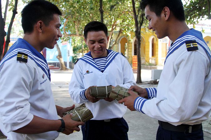  Hương vị bánh chưng gói lá bàng vuông ảnh 4