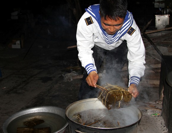  Hương vị bánh chưng gói lá bàng vuông ảnh 5