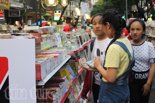 Khai mạc lễ hội đường sách Tết Đinh Dậu ảnh 1