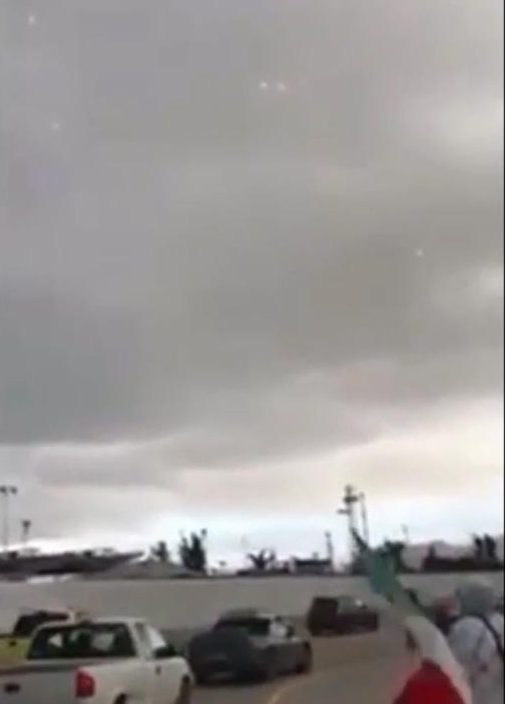 'Hạm đội UFO' lượn lờ trên bầu trời biên giới Mexico-Mỹ ảnh 1