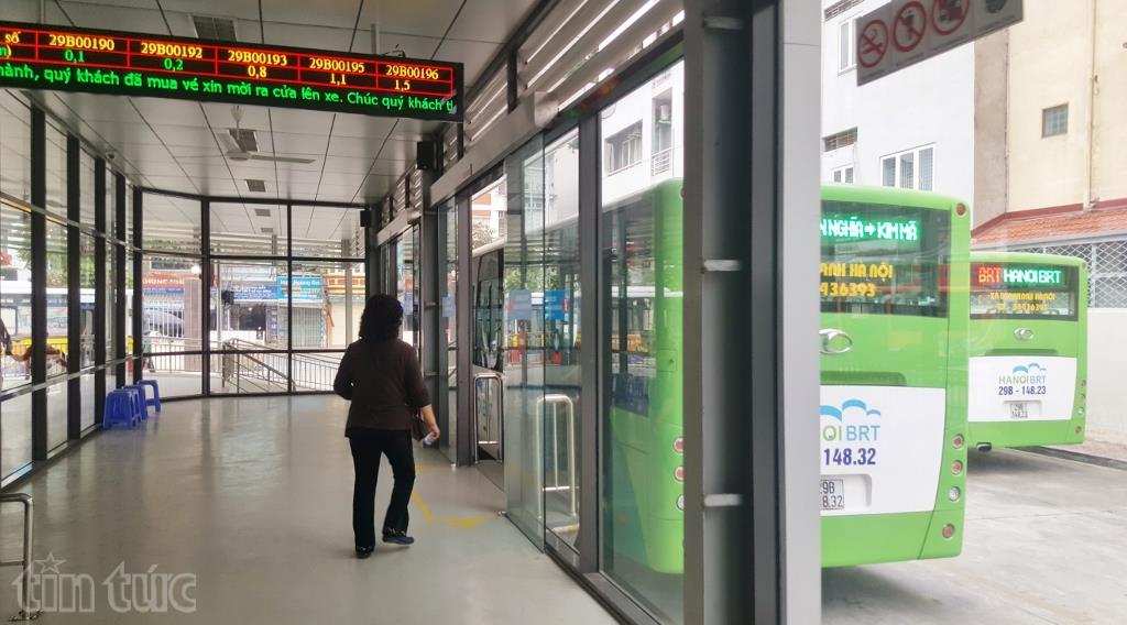 Trải nghiệm du Xuân bằng xe buýt nhanh BRT ảnh 2