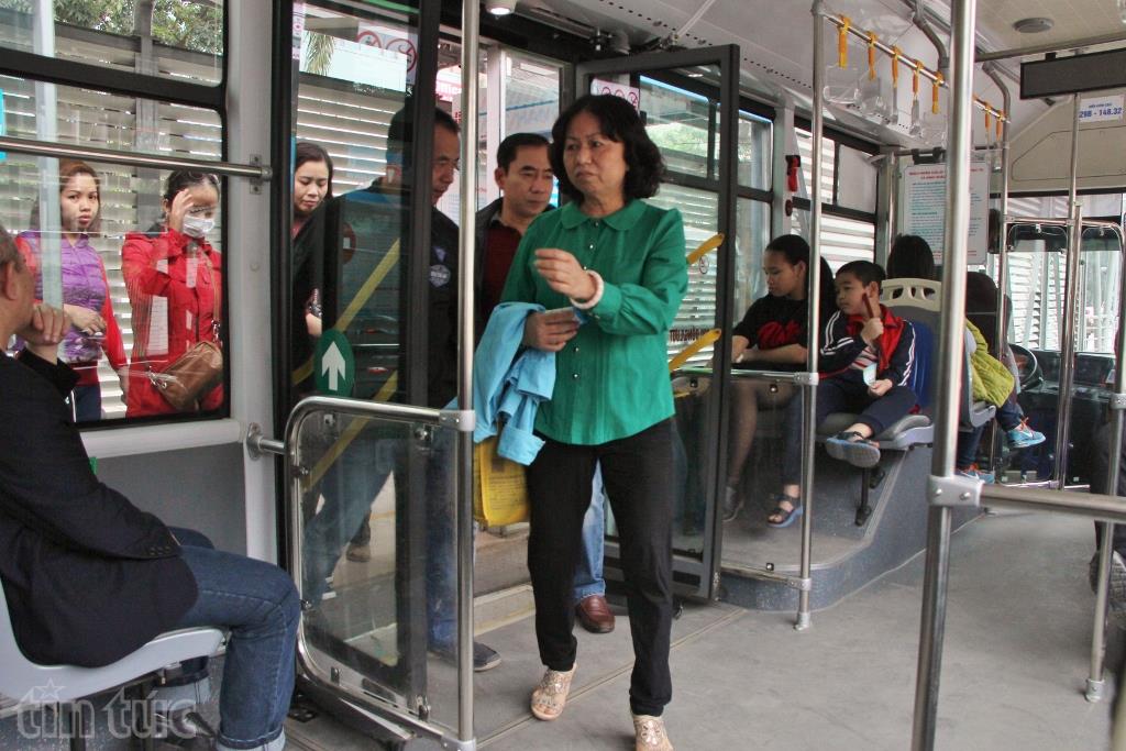 Trải nghiệm du Xuân bằng xe buýt nhanh BRT ảnh 5