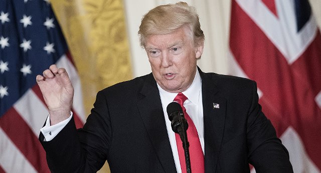 Ông Trump không loại trừ biện pháp quân sự đối phó với Iran ảnh 1