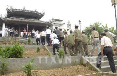 Du xuân Đền Phúc Khánh tưởng nhớ các vị chúa Bầu ảnh 1