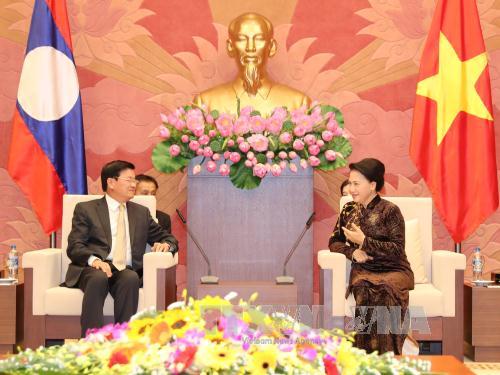 Chủ tịch Quốc hội tiếp Thủ tướng Lào Thongloun Sisoulith ảnh 1