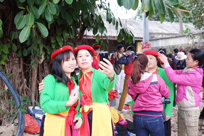 Đến Hội Lim, ngắm liền anh, liền chị náo nức... “seo phi” ảnh 3