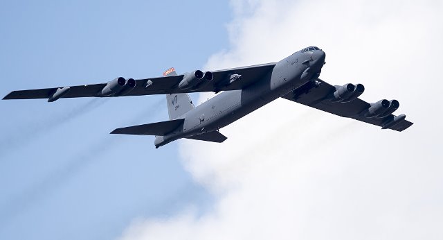 'Pháo đài bay' B-52 sẽ có vũ khí phòng vệ laser ảnh 1