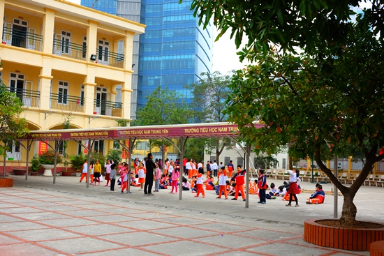 Bộ trưởng Giáo dục chỉ thị tăng cường đảm bảo an toàn trong trường học ảnh 1