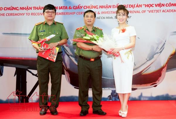 Vietjet nhận bằng khen của Bộ trưởng Bộ Công an ảnh 1