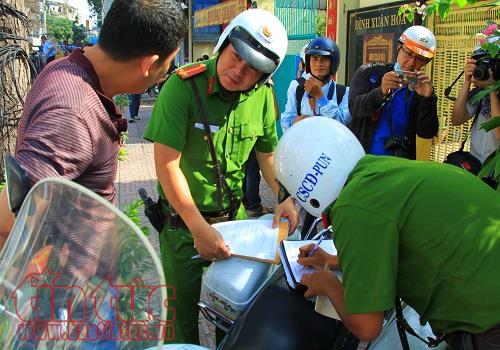 Quận 3 cũng quyết liệt giành lại vỉa hè cho người đi bộ ảnh 11
