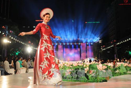Duyên dáng Áo dài Thành phố Hồ Chí Minh ảnh 5