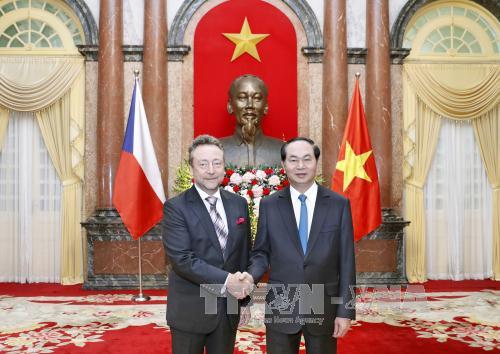 Chủ tịch nước Trần Đại Quang tiếp các Đại sứ trình Quốc thư ảnh 1