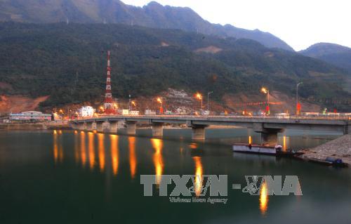 Đô thị Mường Lay giữ xanh lòng hồ thủy điện ảnh 2