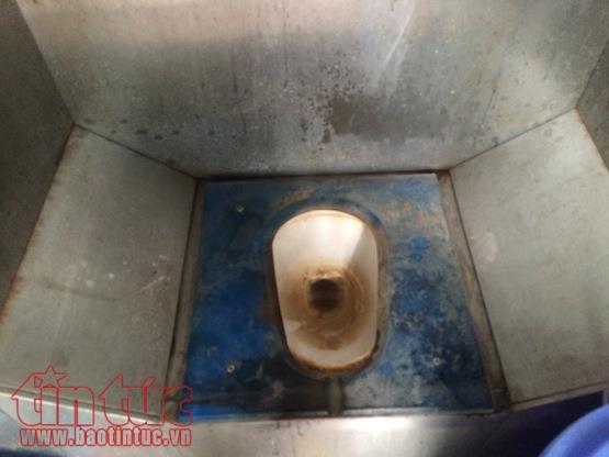 Sợ hãi bước chân vào nhà vệ sinh công cộng tại Hà Nội ảnh 2