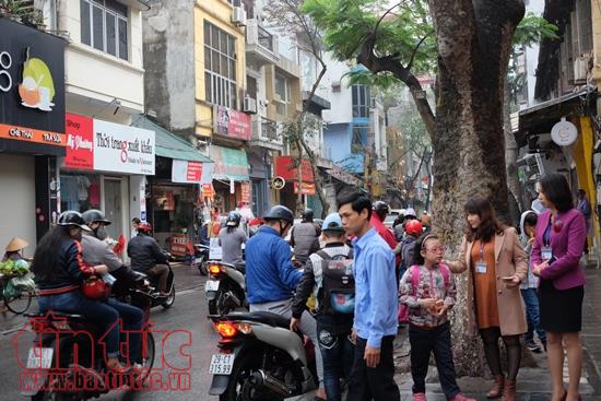 Dạy đạo đức học sinh ngay từ cổng trường ảnh 1
