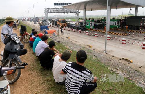 Trên 50 ô tô chặn hai đầu trạm thu phí BOT tại Phú Thọ ảnh 2