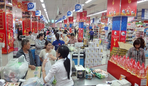 Hàng Việt 'tắc nghẽn' đường vào siêu thị ngoại ảnh 2