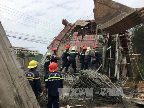 Hiện trường vụ sập giàn giáo làm 7 người bị thương ảnh 2