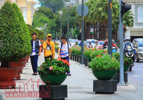 Sải bước trên những vỉa hè đẹp nhất Sài Gòn ảnh 5