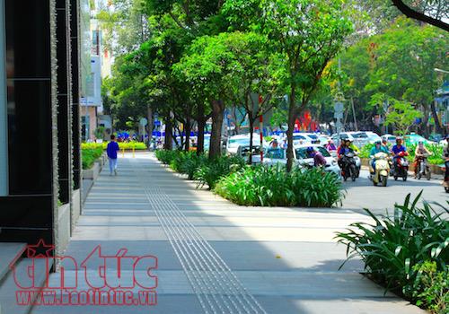 Sải bước trên những vỉa hè đẹp nhất Sài Gòn ảnh 9