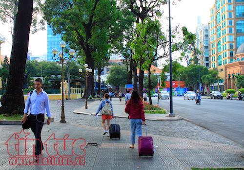 Sải bước trên những vỉa hè đẹp nhất Sài Gòn ảnh 11