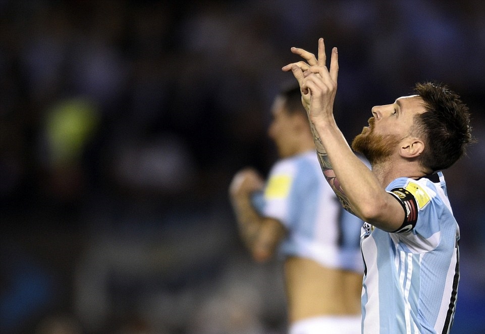 Messi lập công, Argentina rộng cửa dự World Cup 2018 ảnh 1
