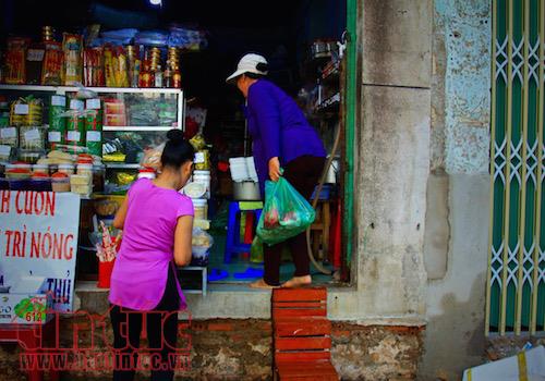 Mưu sinh ở vỉa hè qua ống kính ảnh 1