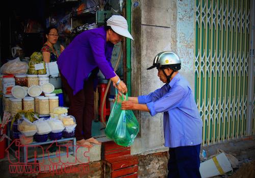 Mưu sinh ở vỉa hè qua ống kính ảnh 4