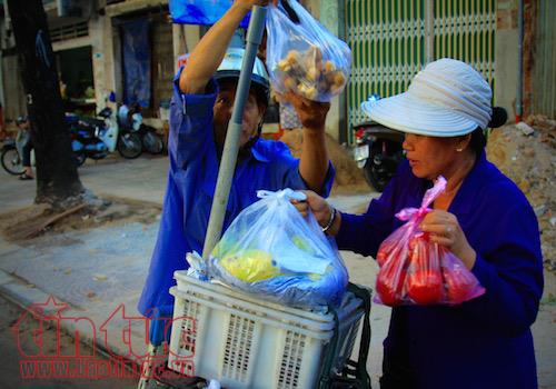 Mưu sinh ở vỉa hè qua ống kính ảnh 7