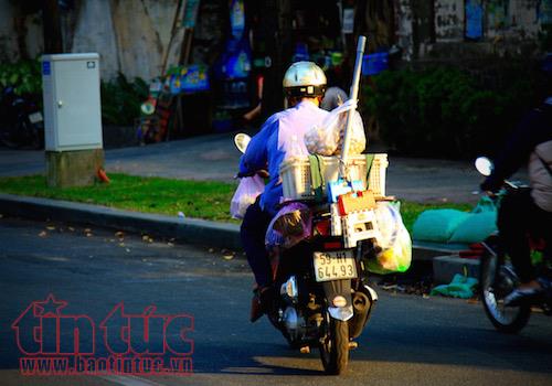Mưu sinh ở vỉa hè qua ống kính ảnh 12