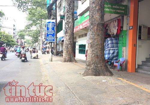 Vỉa hè TP Hồ Chí Minh sáng thông thoáng, tối lại nhếch nhác ảnh 1