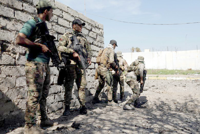Cuộc chiến bắn tỉa nóng bỏng tại Mosul ảnh 6