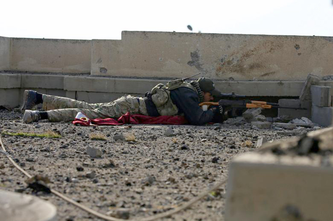 Cuộc chiến bắn tỉa nóng bỏng tại Mosul ảnh 11