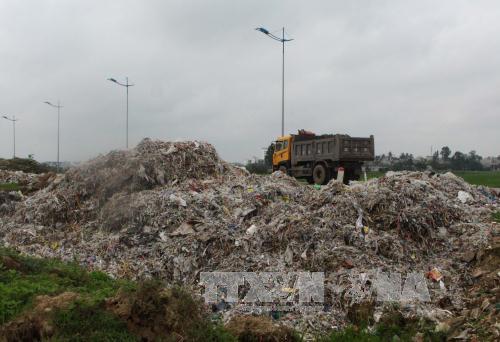 Thanh Hóa: Đổ trộm 'núi rác' dọc đại lộ nghìn tỷ ảnh 1