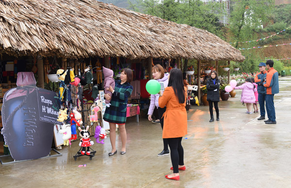 Lễ hội hoa đỗ quyên lần đầu tiên trên đỉnh Fansipan ảnh 10
